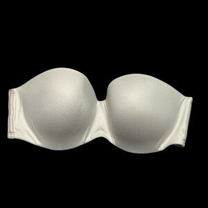 Victoria’s Secret Very Sexy Push Up Convertible Elegant Cream Bra. Size 36D